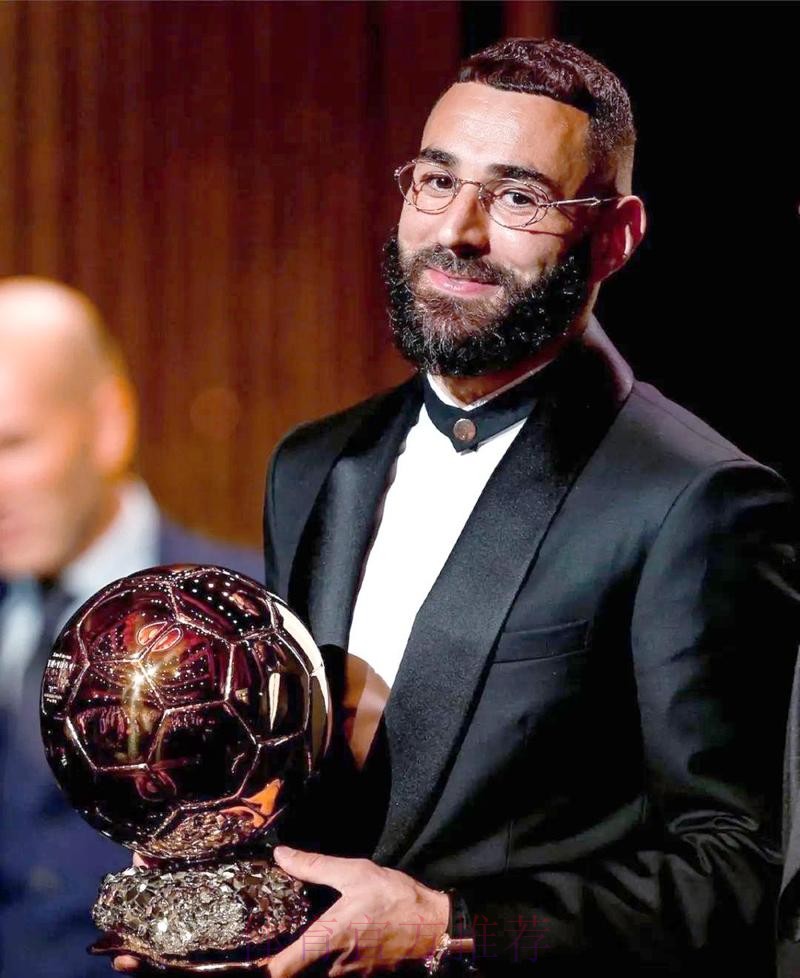 本泽马:希望赢得金球奖 考虑到阵容世界杯必须是目标 本泽马:希望赢得金球奖 考虑到阵容世界杯必须是目标